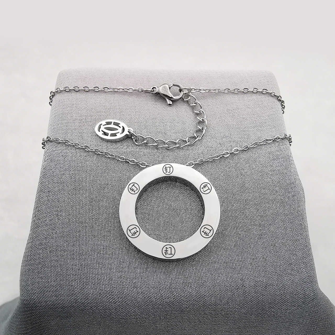 KJ-Ring-Halskette aus Silber mit sechs Nägeln