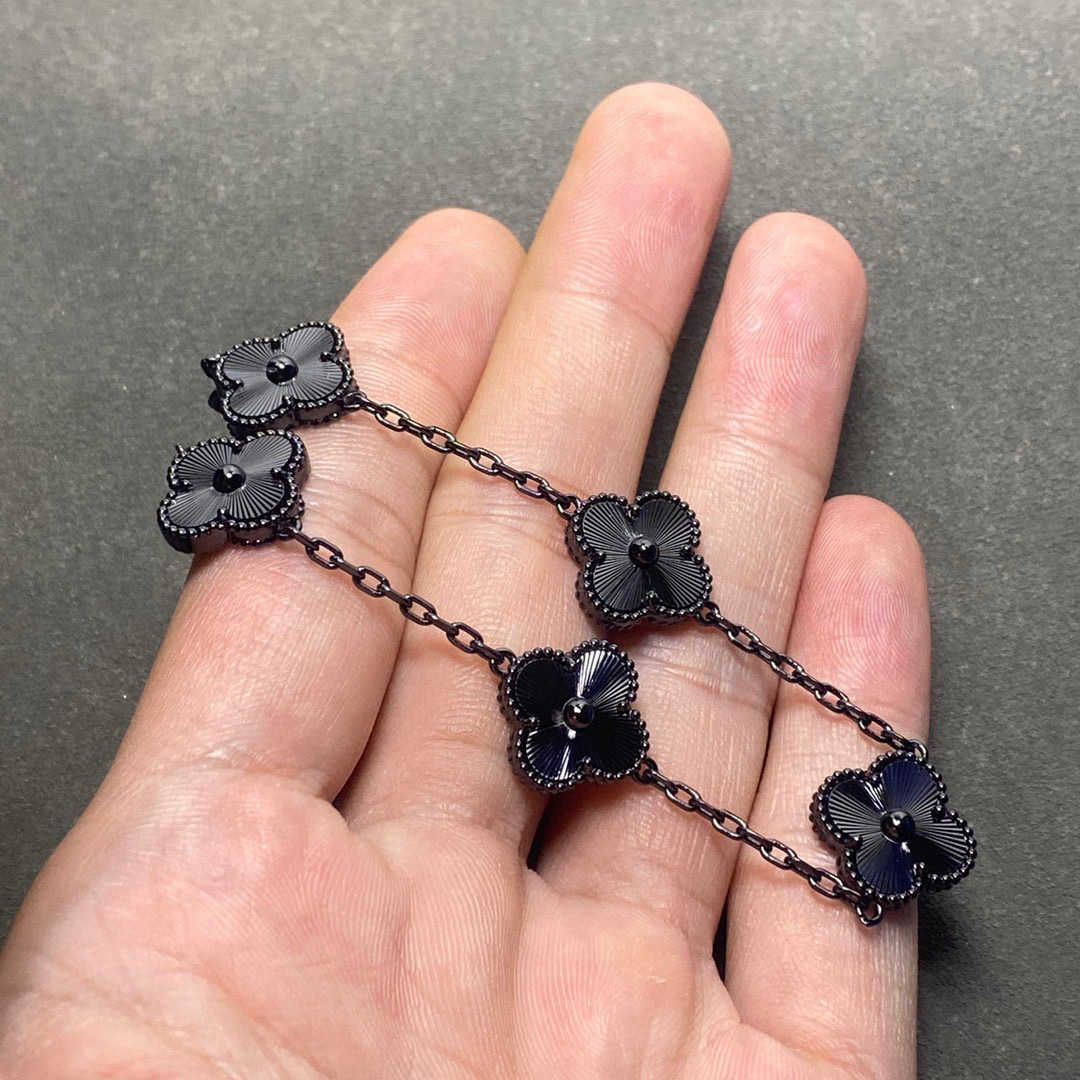 Black Knight 5-flower Bracelet