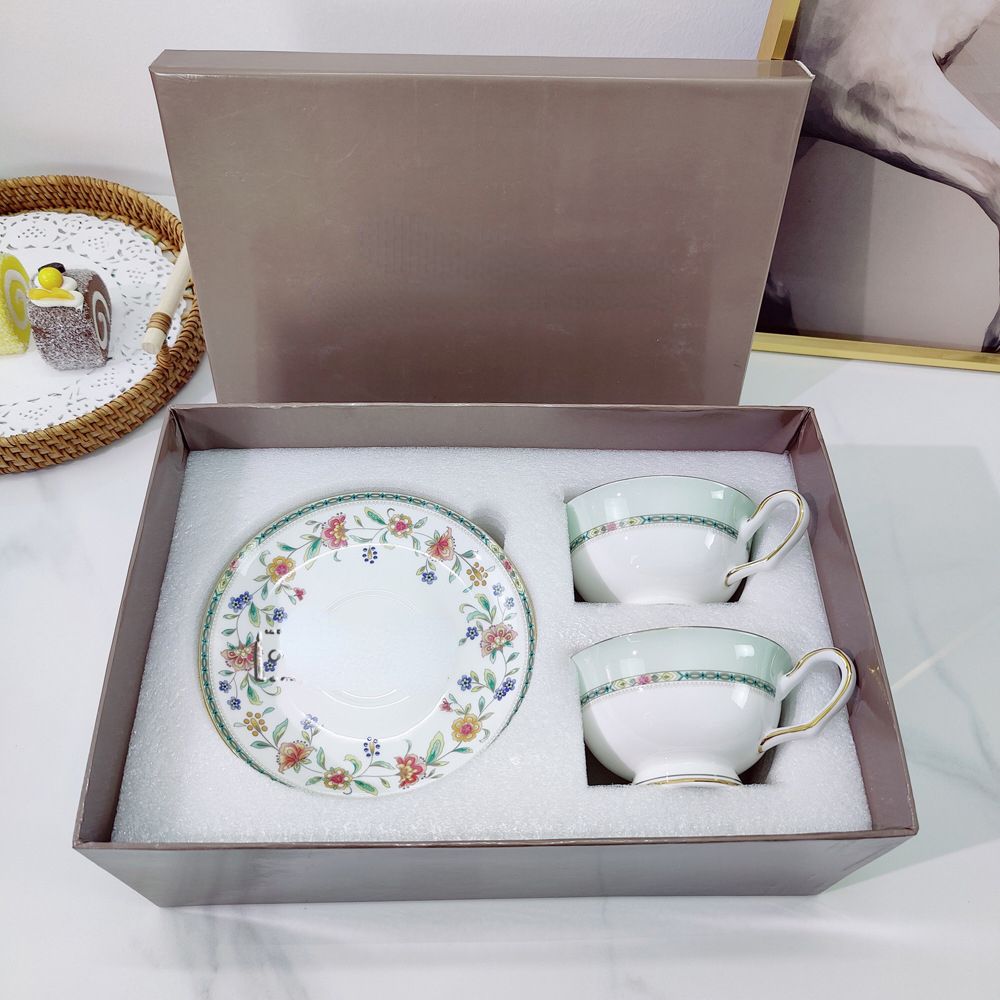 Double cups and saucers set