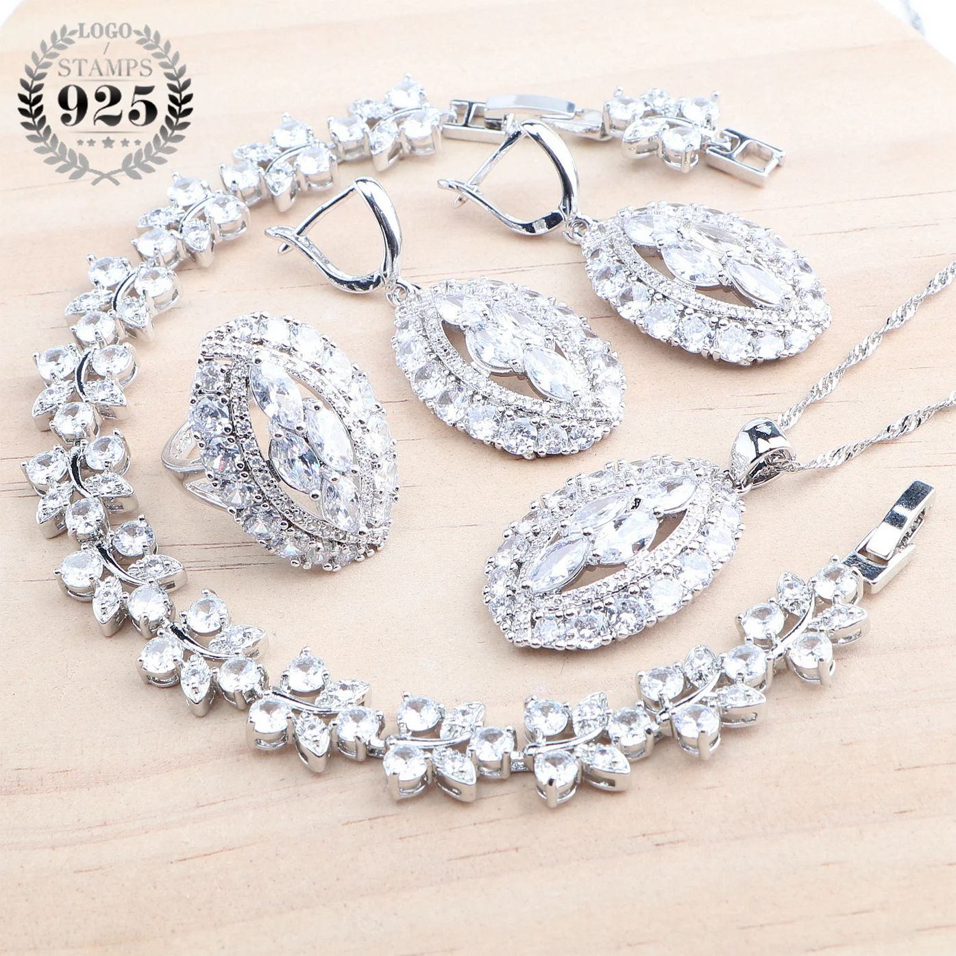 Gem Color:4PCS-WhiteRing Size:10