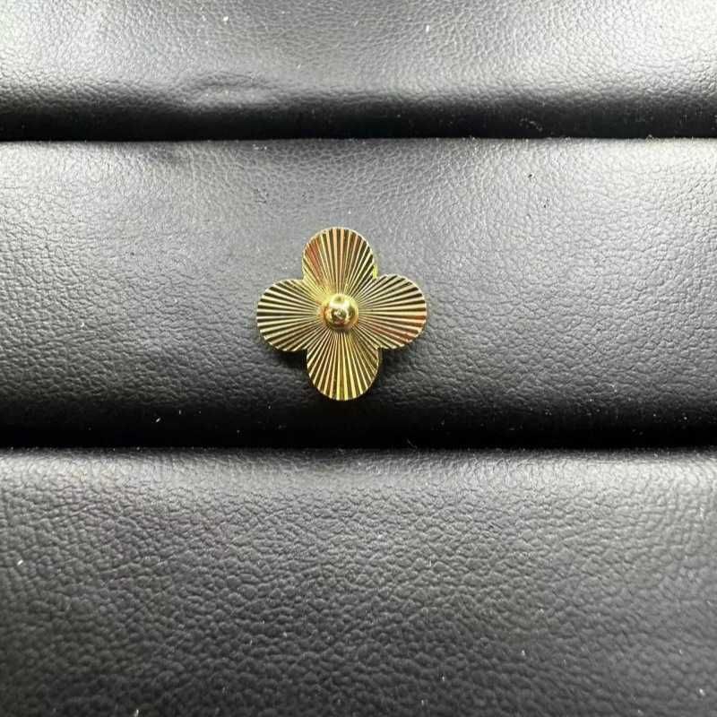 Ten Flower Gold Laser Necklace
