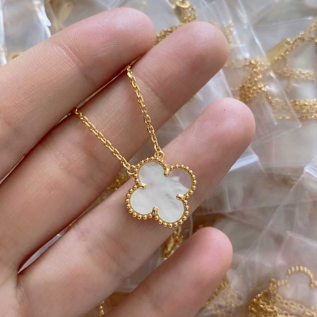 Collier d'or blanc fritillaria