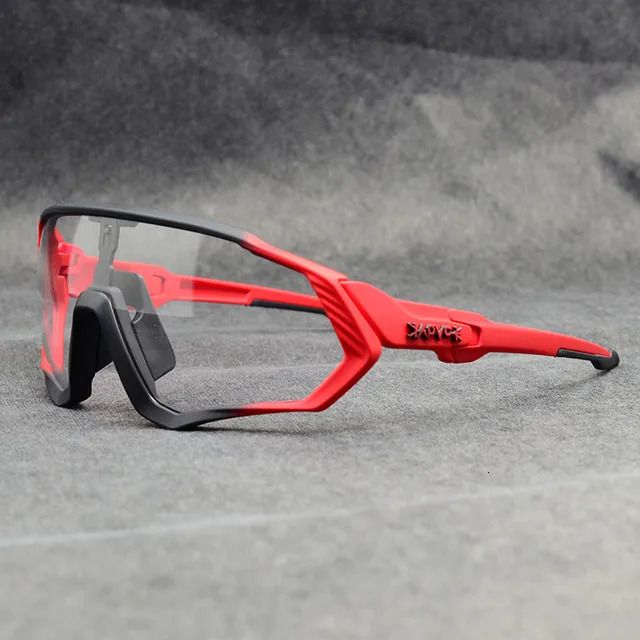 Photochromic C11