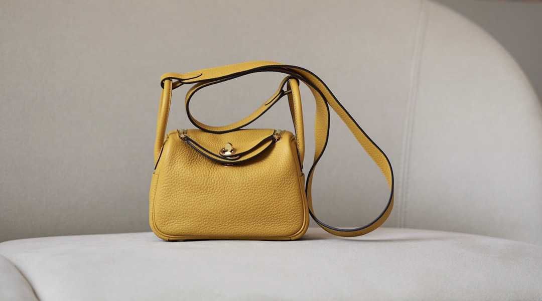 Amber Yellow 19cm (note Gold And
