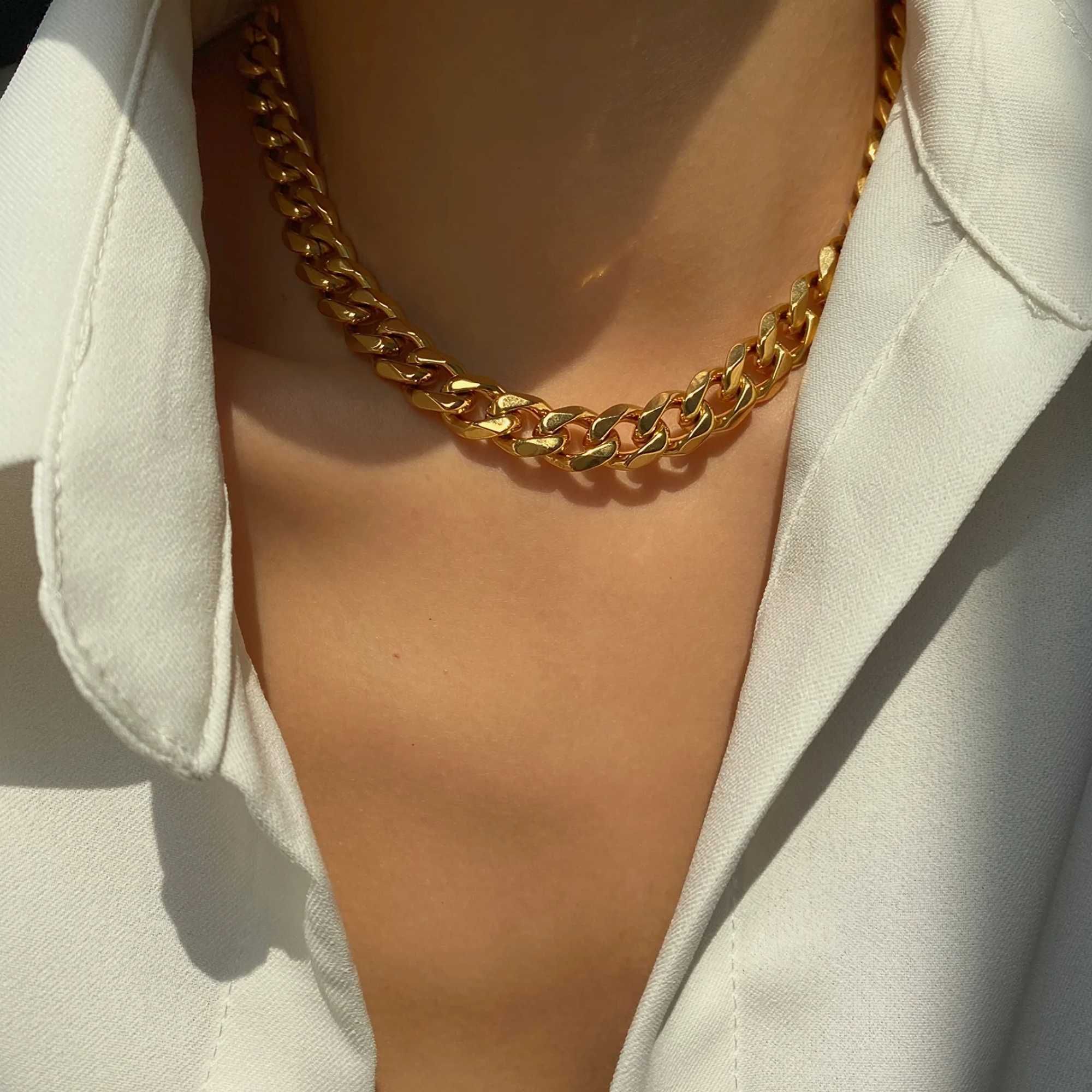 Collier.