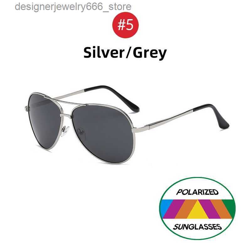 (5) Gris plateado