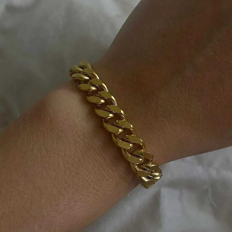 Bracelet.