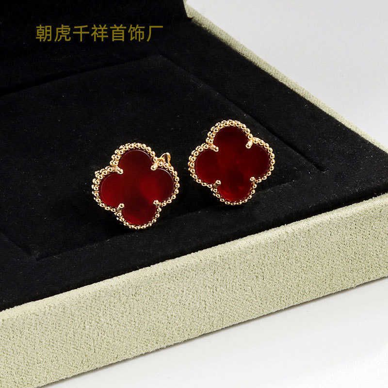 Boucle d'oreille style calcédoine rouge couleur or