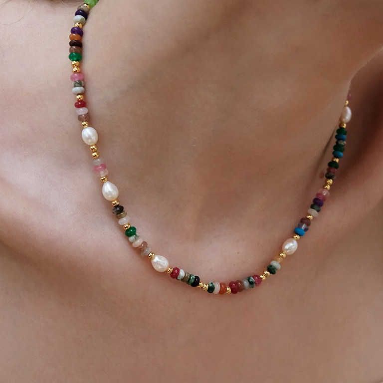 Halskette aus farbigem Naturstein