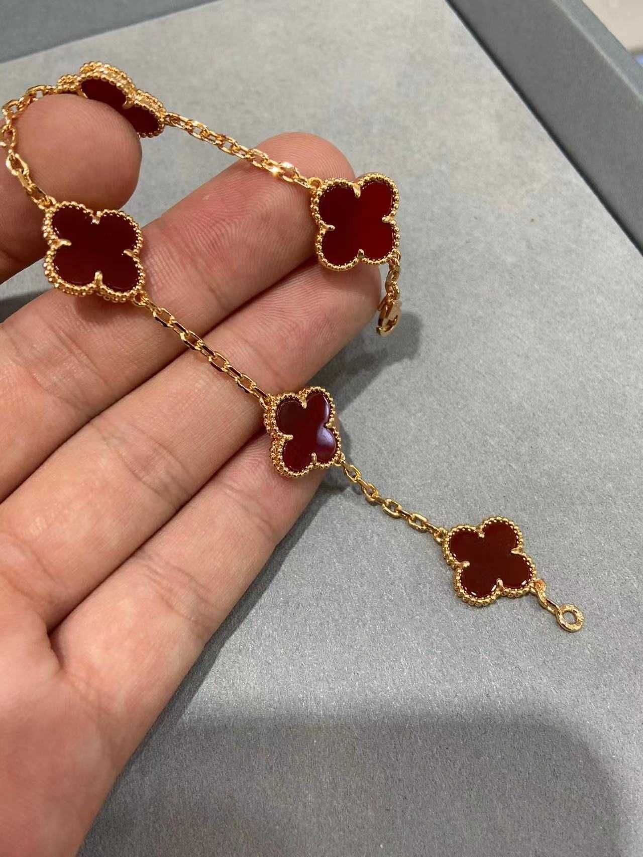 Red Chalcedony Five Flower Bracelet