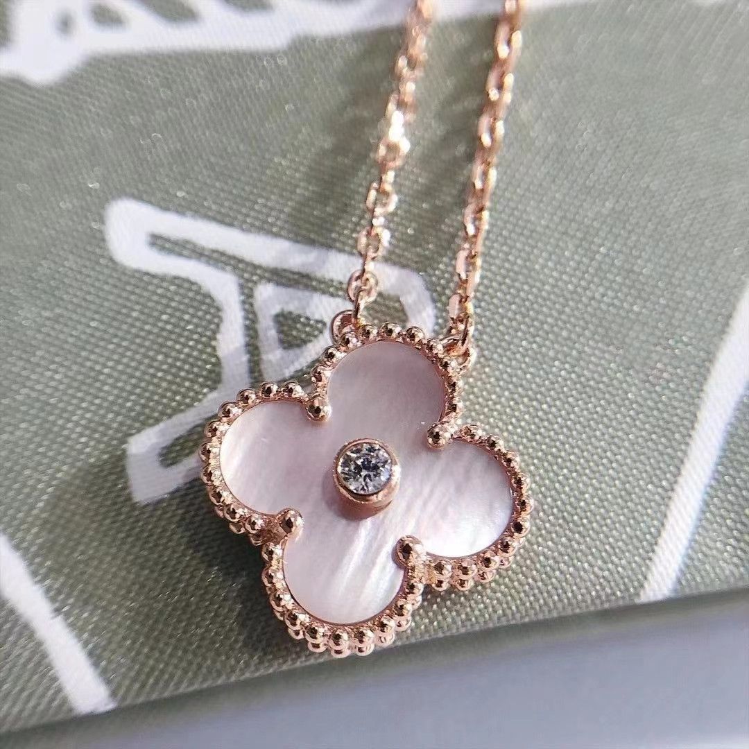 Collier rose or rose