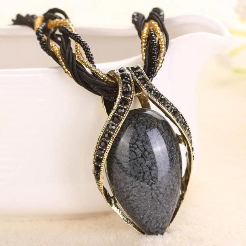 Black-Oval Pendant