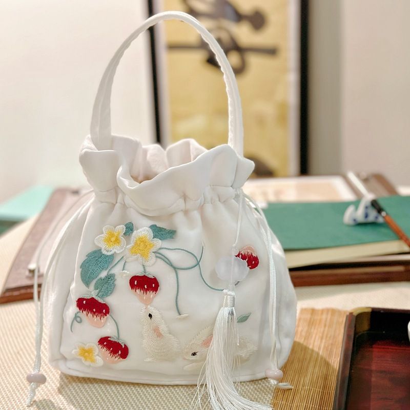 Plush bucket bag + organza strawberry bu