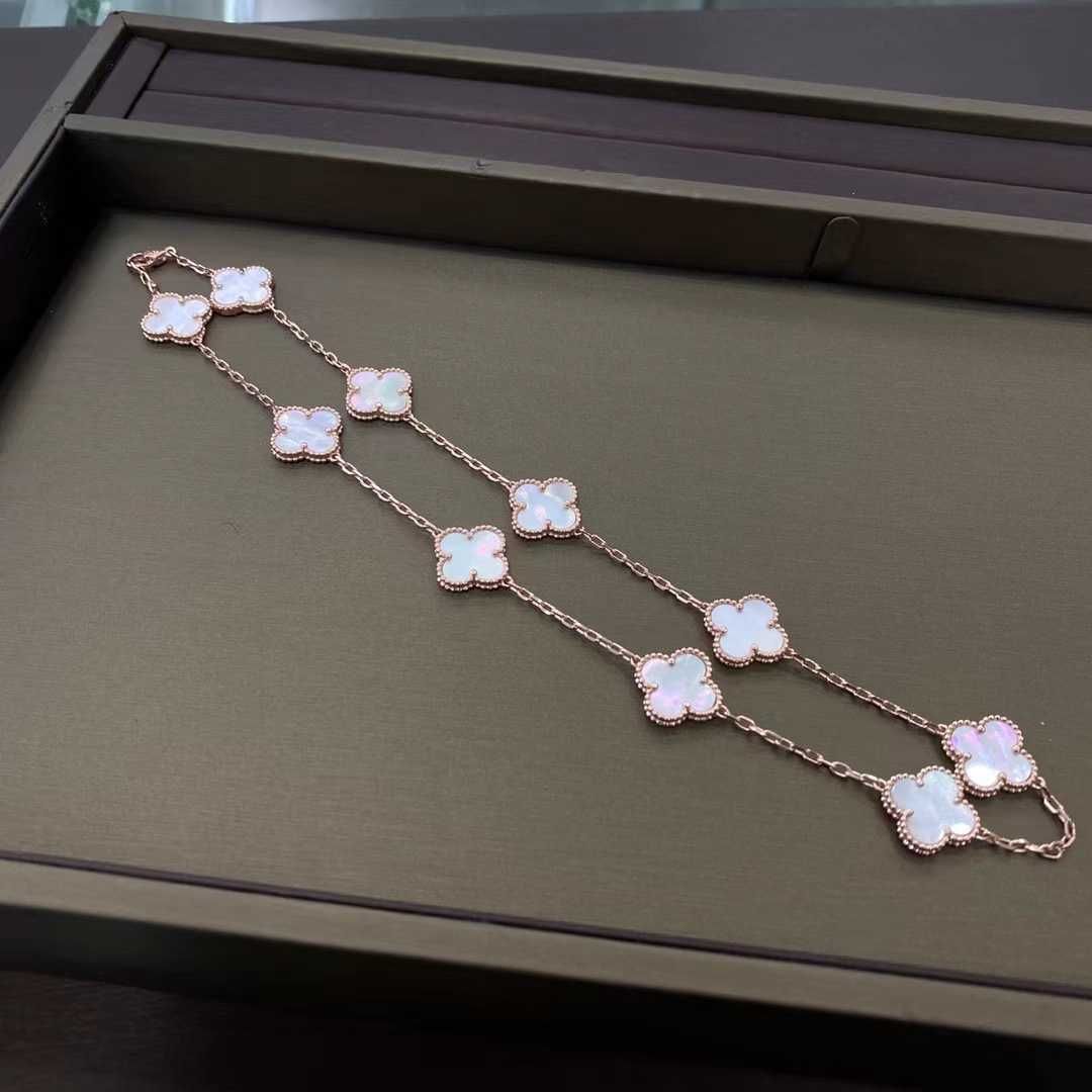 Weiße Fritillaria-Halskette mit zehn Blüten