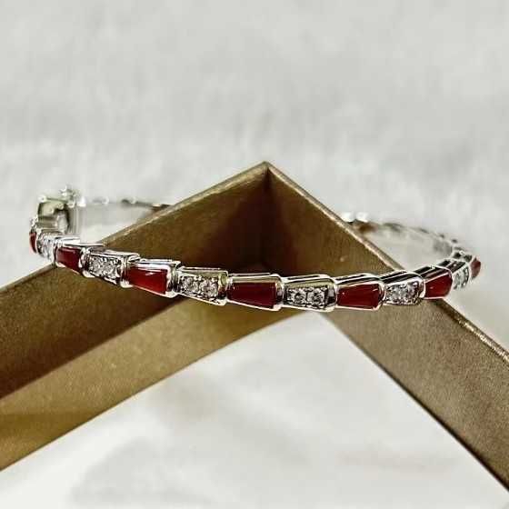 Platin -Rote Schalen -Diamantschlangenklammer