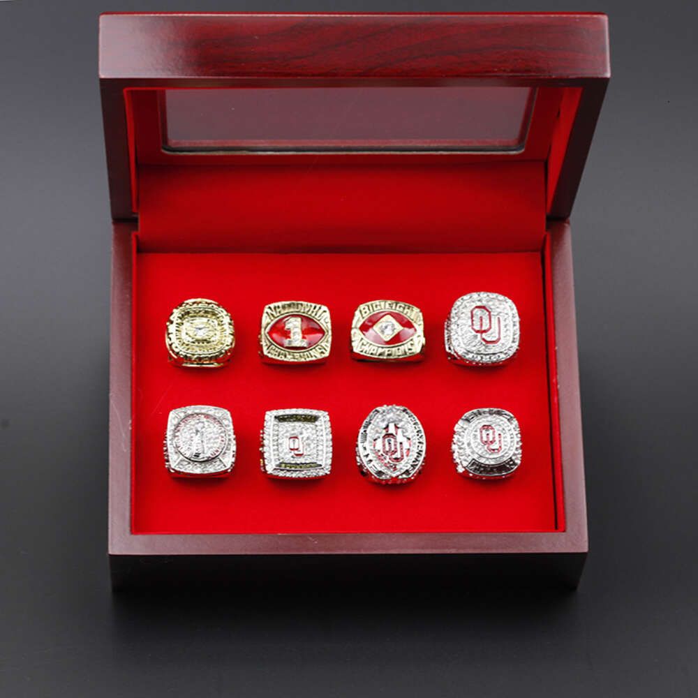 8 Rings + Wooden Box