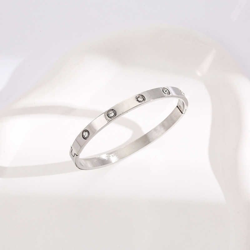 Bracelet en argent à dix diamants