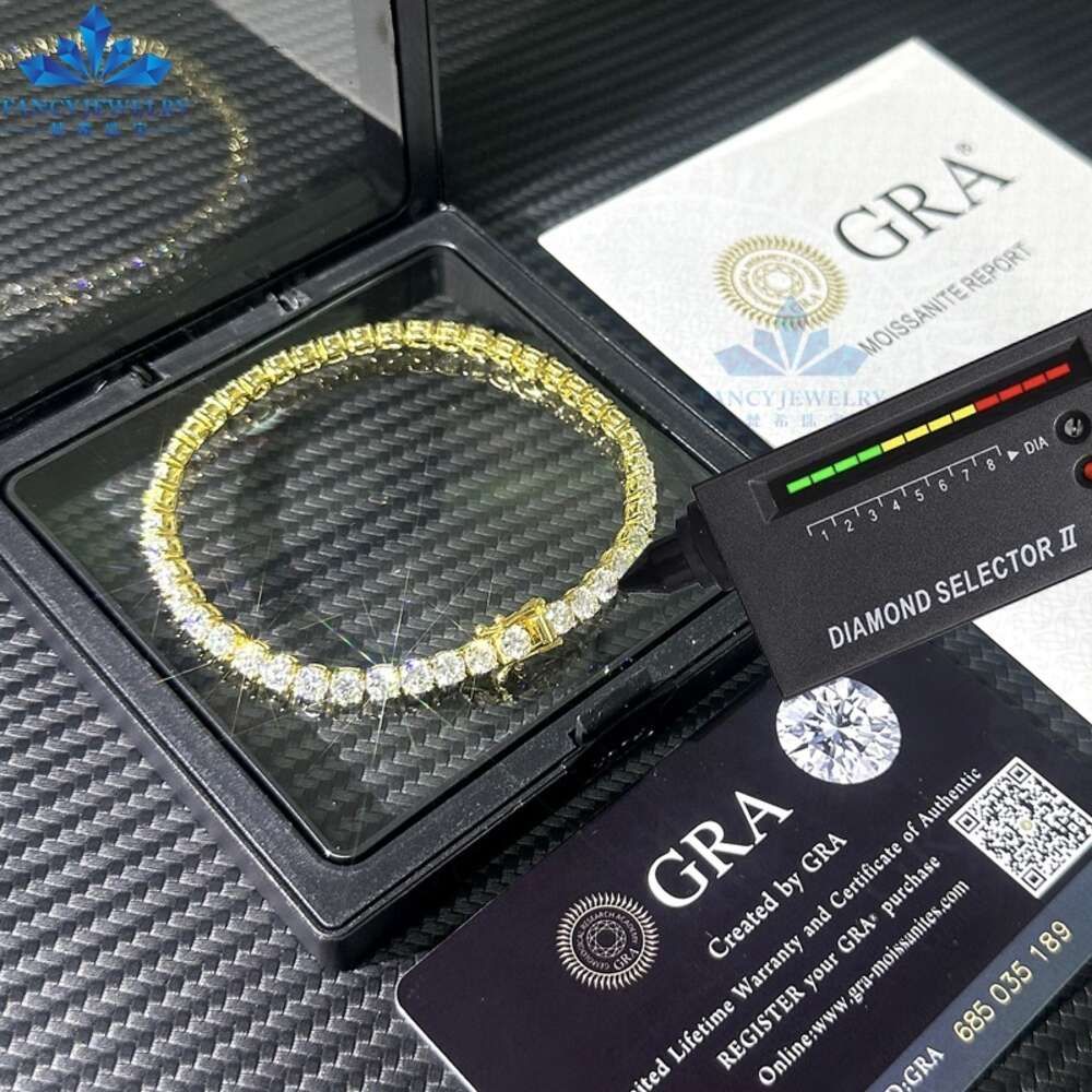 14 Karat Gelbgold + 3 mm Labordiamant