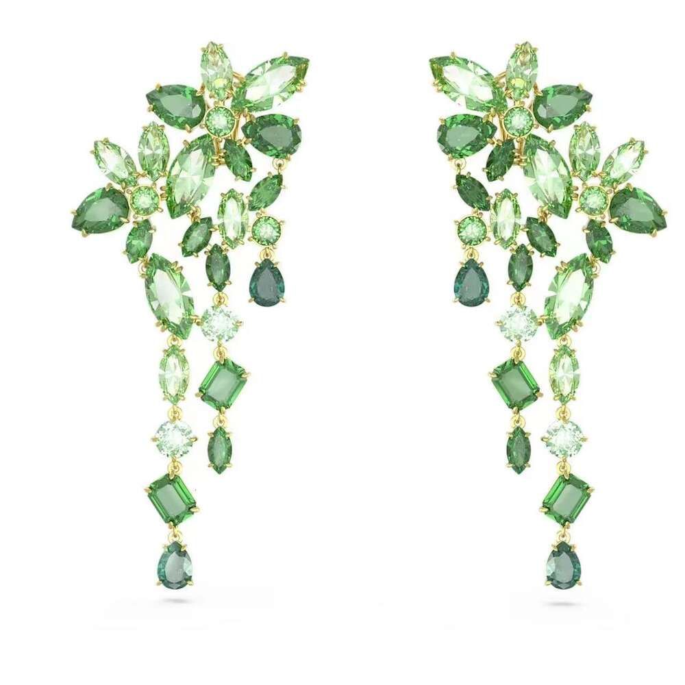 緑のダイヤモンド形の花のイヤリング