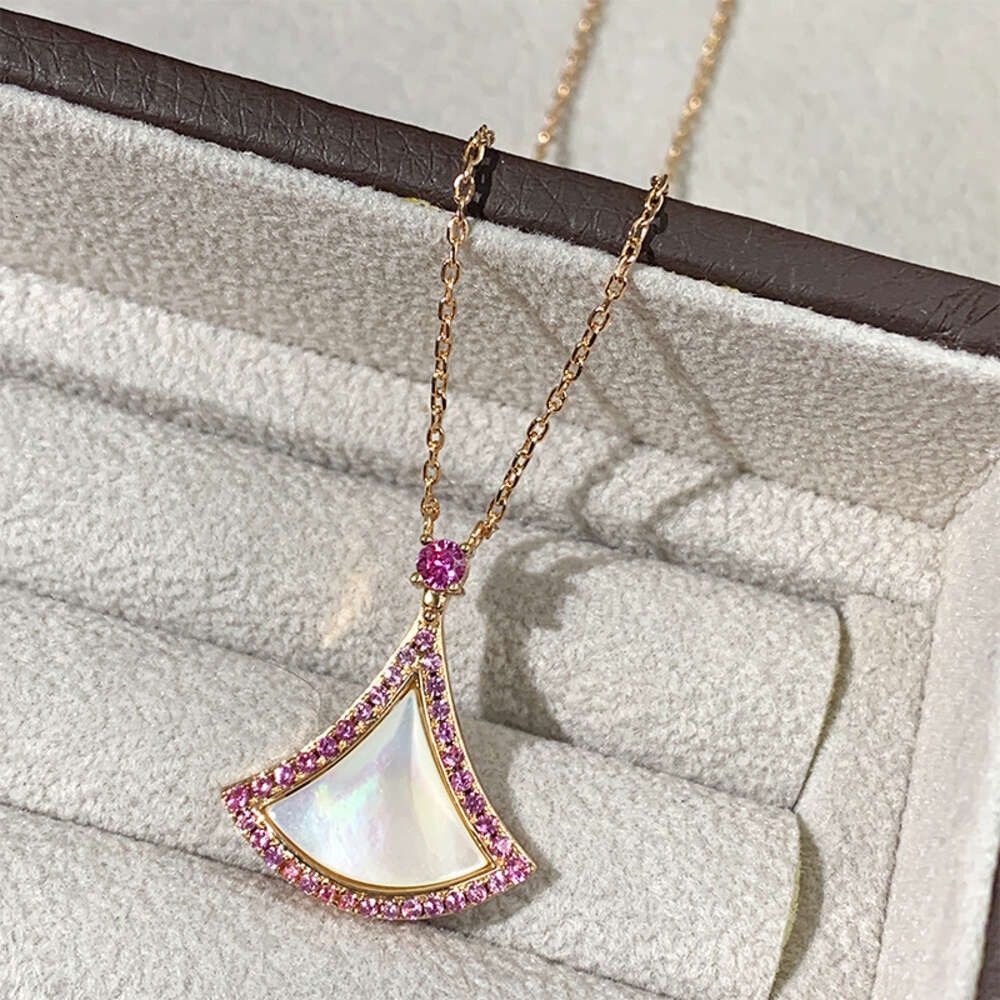 Diamant en poudre de coquille blanche en or rose