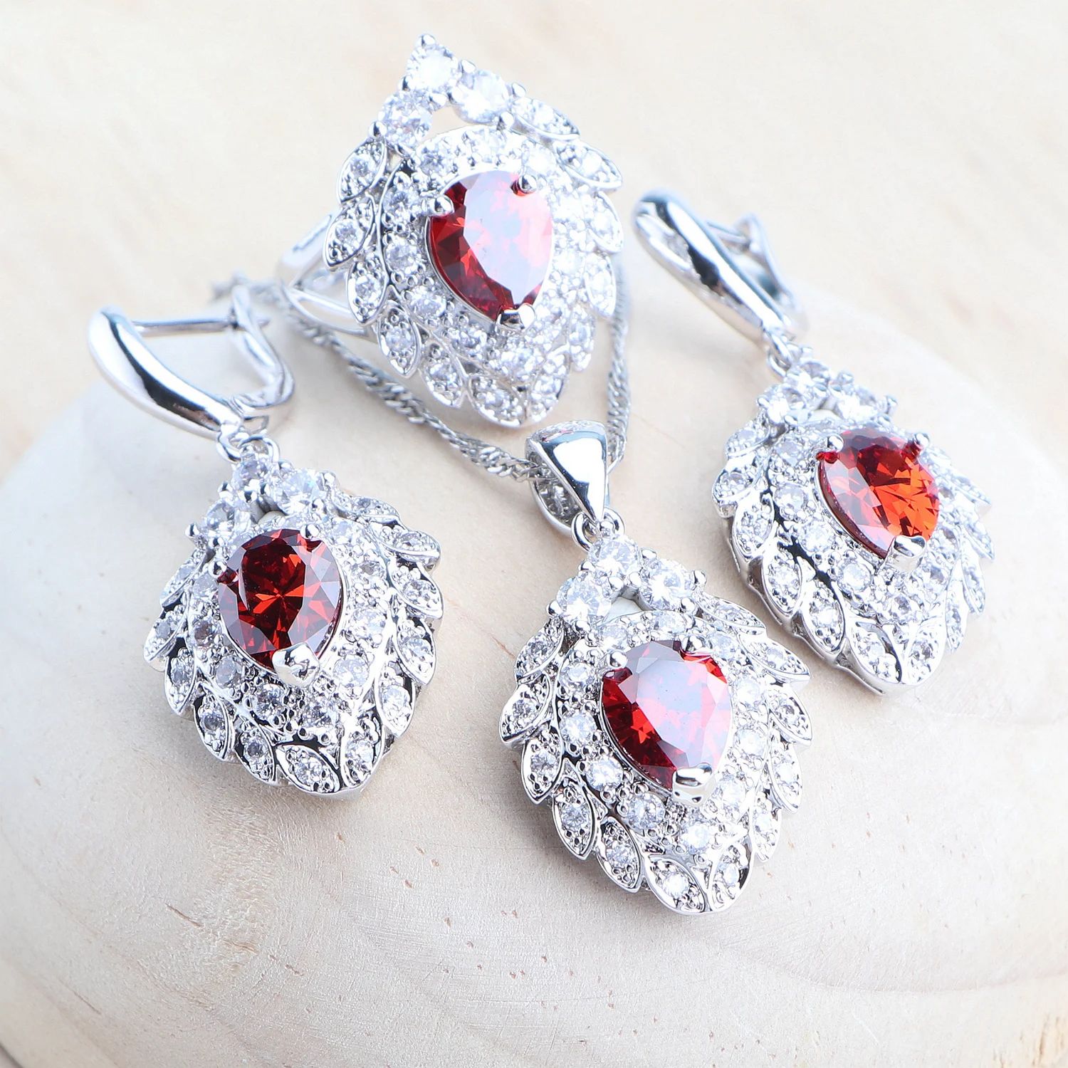 Gem Color:3PCS-RedRing Size:10