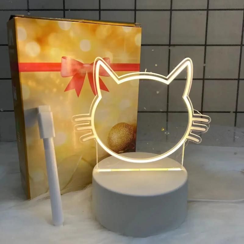 Chat à lumière chaude avec stylo