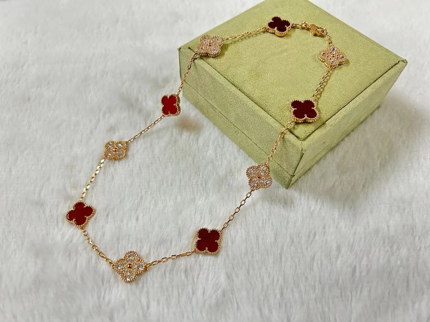 Conjunto ouro rosa + vermelho + diamantes