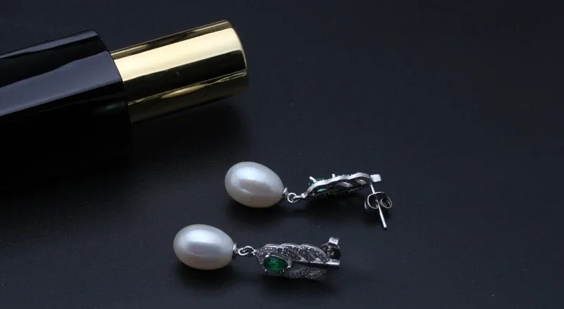 white pearl Earring