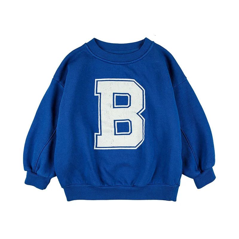 青い文字のセーター