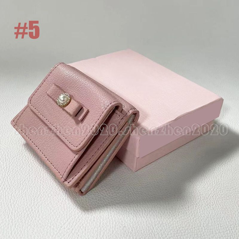 #5 Śliczny portfel (9,5x7,5x3,5 cm)