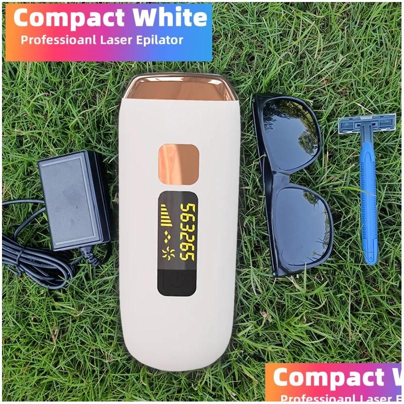 Compact White-Au Plug