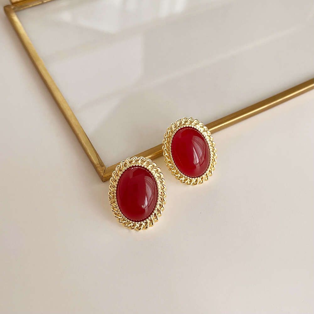 Oval Retro Red Silver Needle