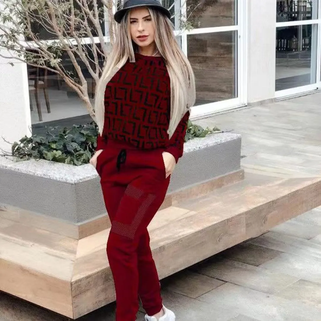 Rouge + vêtements + pantalon