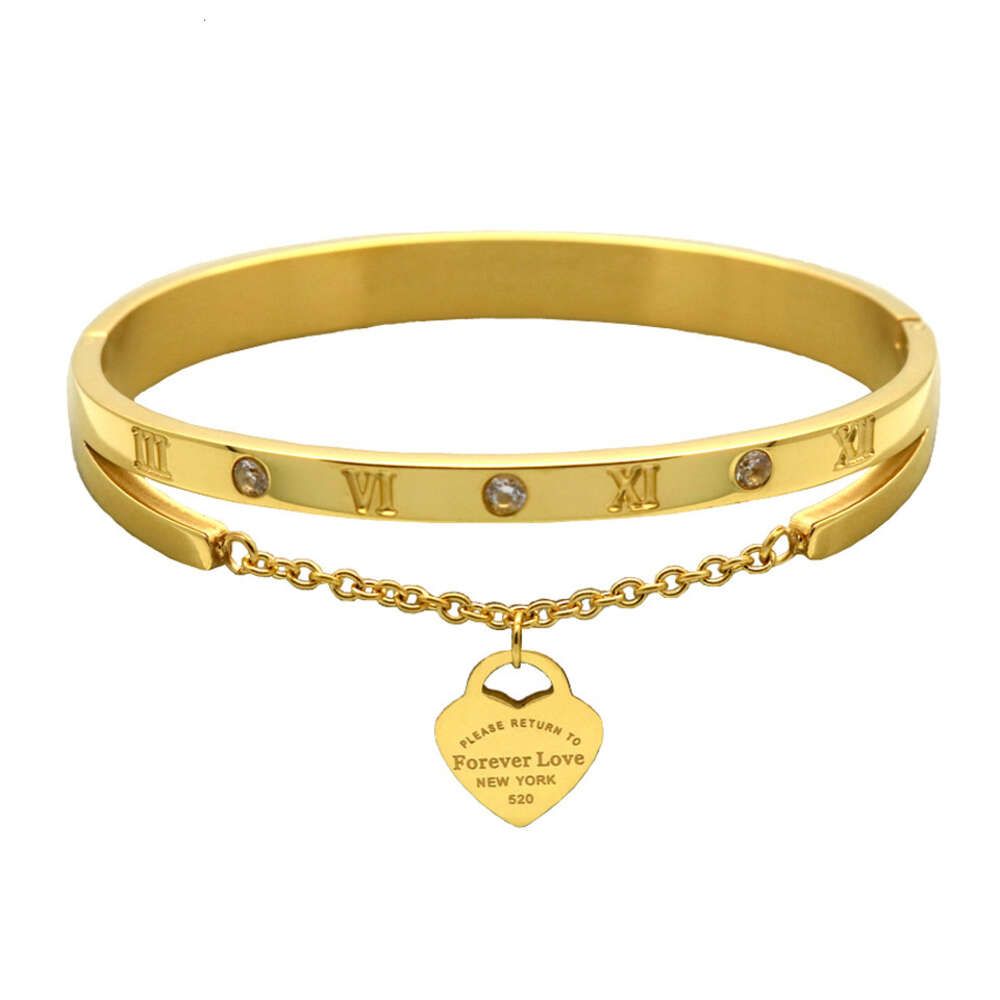 Roman Heart Hanging Bracelet Gold