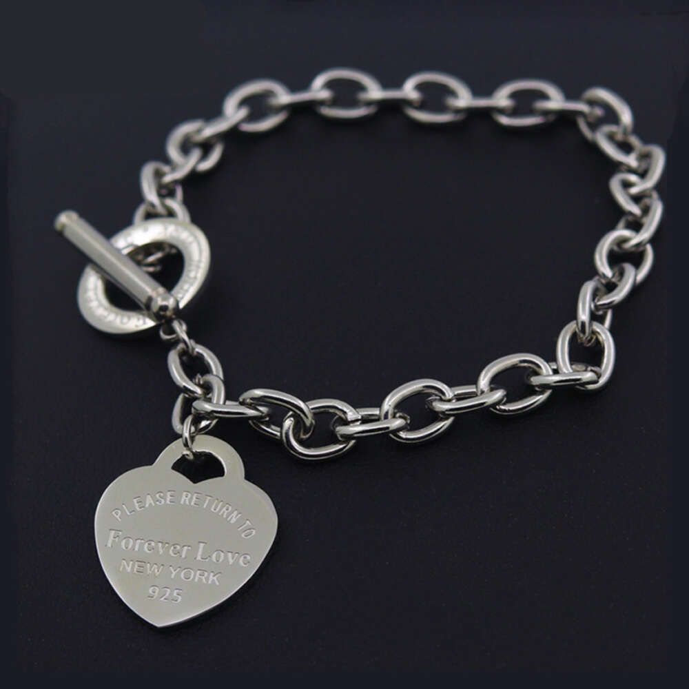 O-shaped heart-shaped bracelet in steel