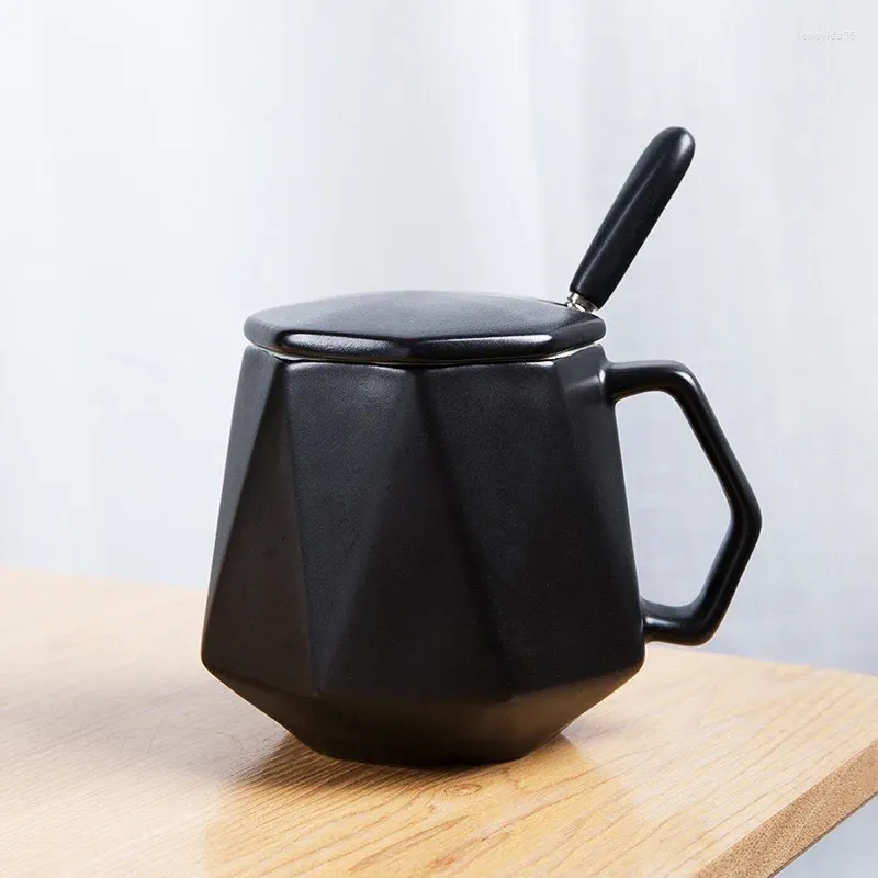 Tasse avec cuillère à couvercle