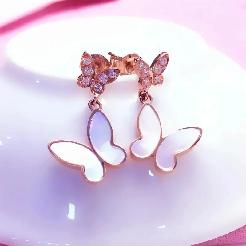 Une paire de boucles d'oreilles