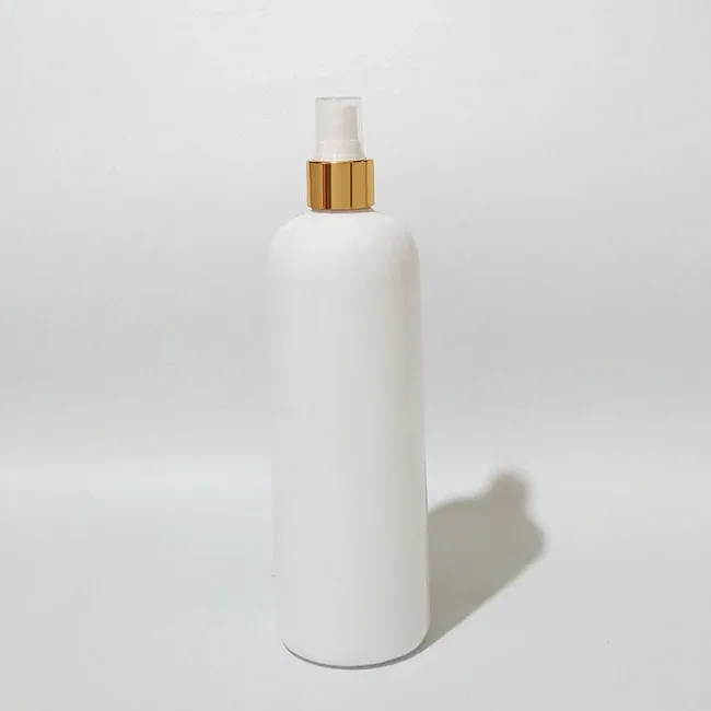 Bottiglia in plastica bianca da 500 ml color oro