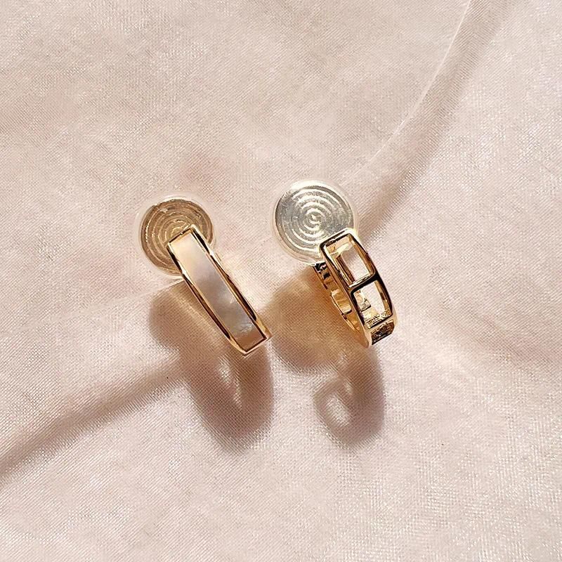 02 ear clips