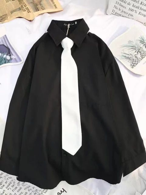 Cravate noire avec