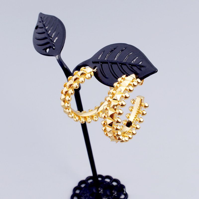 07--gold earring