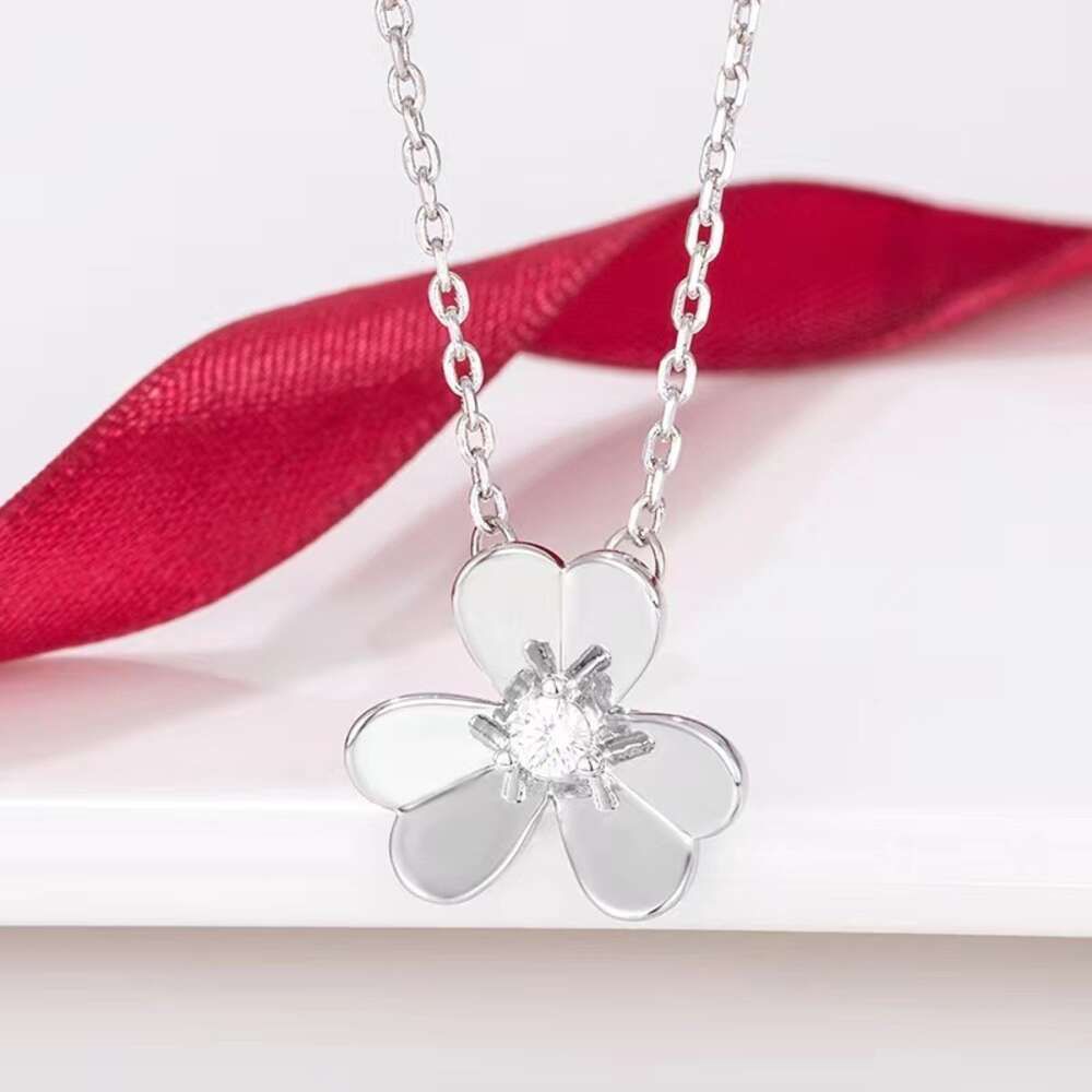 Platinum Glossy Clover (Large)