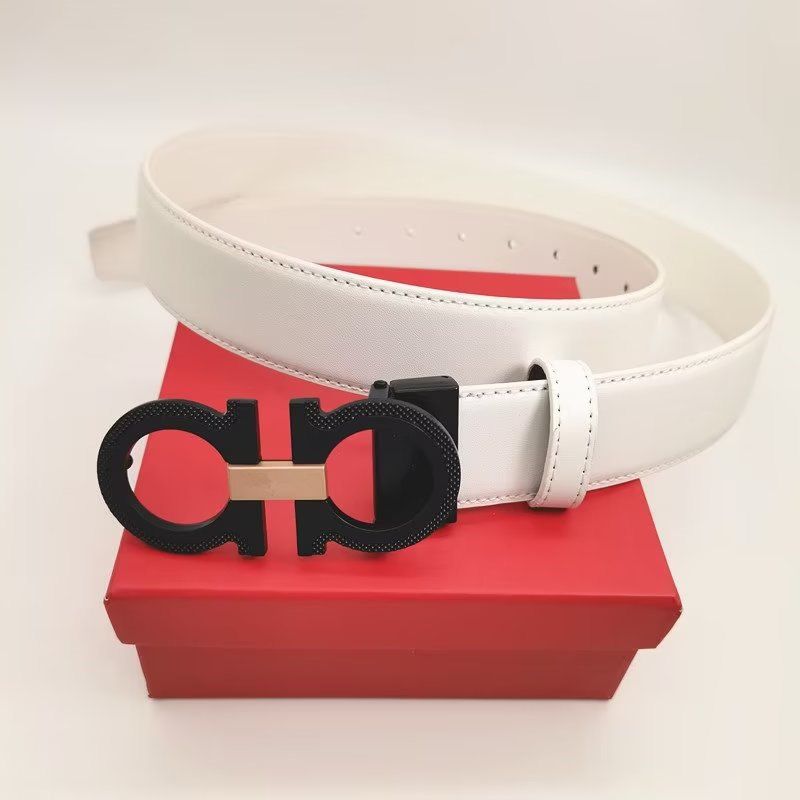 ceinture blanche + boucle dorée et noire