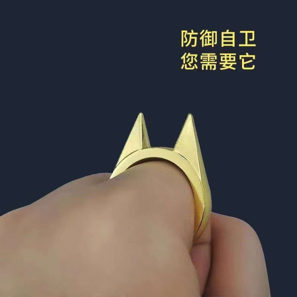 Golden Fist Clasp Tiger Finger-Universal