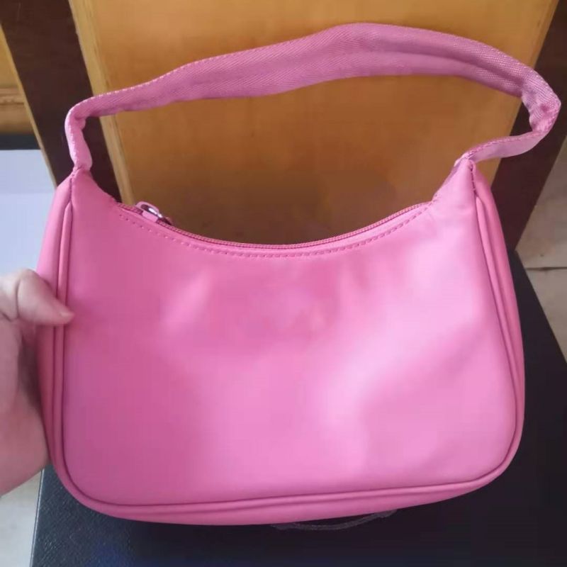 Rosa handväska (p l0g0)