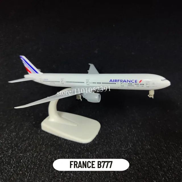 T13. Francja B777