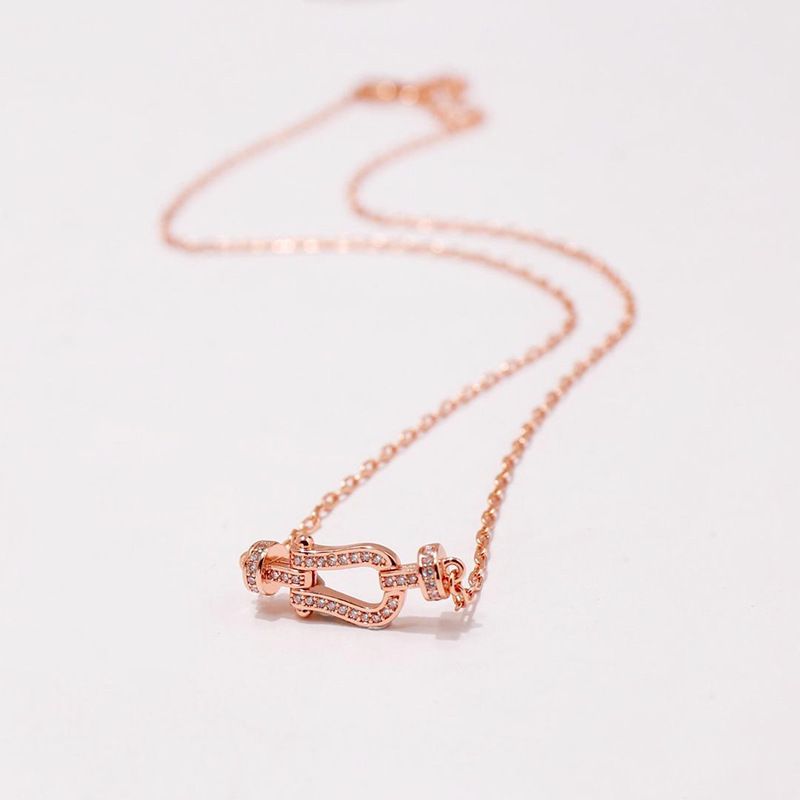 Collares de oro rosa