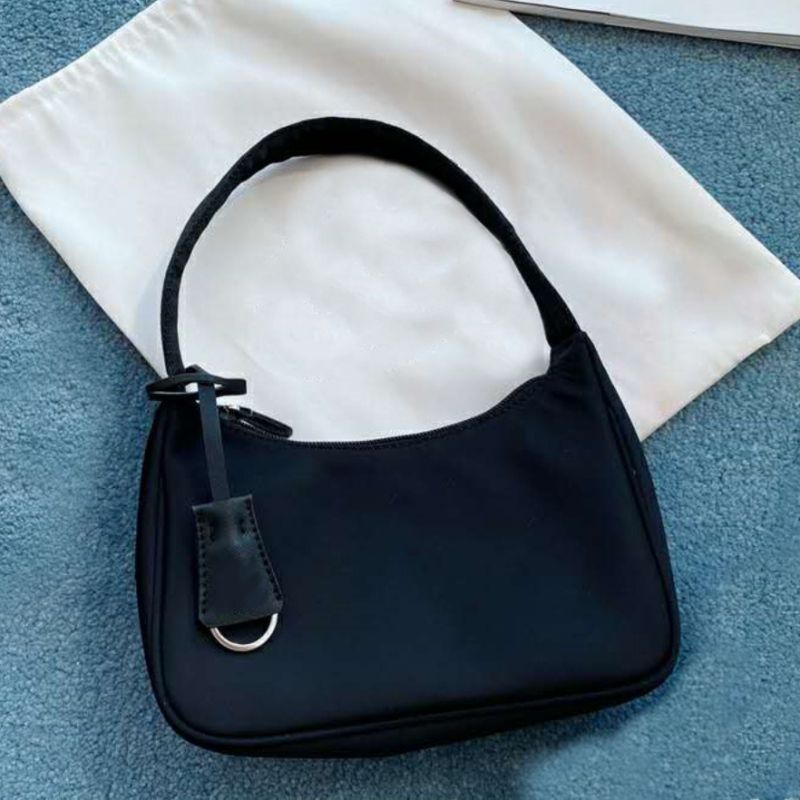 Black Handbag(P l0g0)