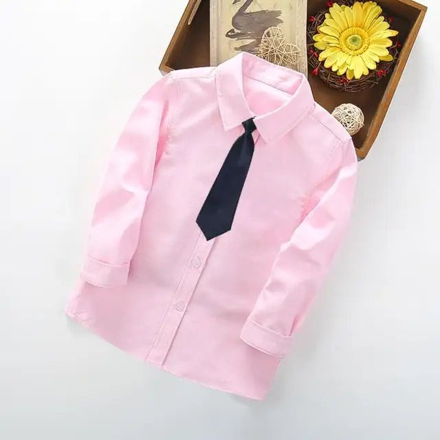 핑크 셔츠 검은 넥타이