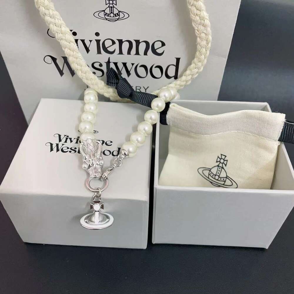 Collana di perle con testa di drago in argento